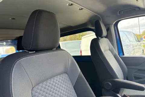 MF26FJU Volkswagen Campervan Commerce PRO auto Thumbnail #21