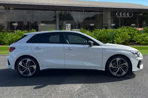 RA73BNU Audi A3 Sportback Black Edition 35 TFSI  150 PS S tronic Thumbnail #4