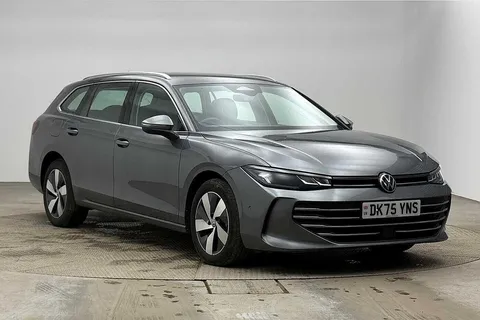 DK75YNS Volkswagen Passat 1.5 TSI eHybrid Life 5dr DSG ⭐Folding tow bar⭐ Thumbnail #1