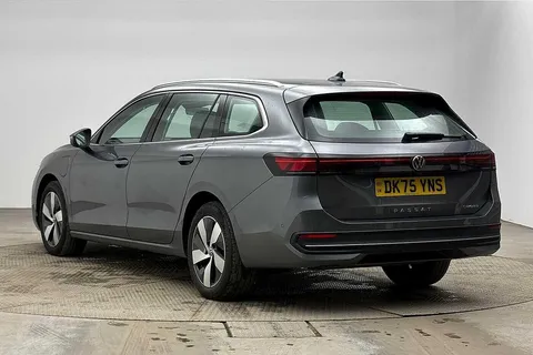 DK75YNS Volkswagen Passat 1.5 TSI eHybrid Life 5dr DSG ⭐Folding tow bar⭐ Thumbnail #3