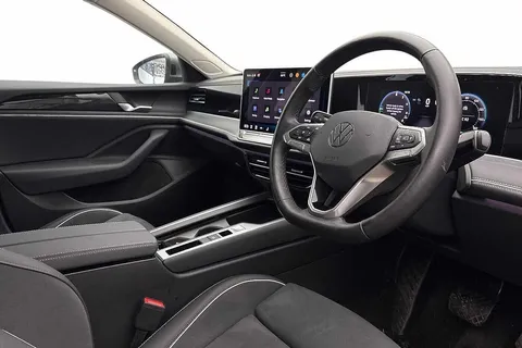 DK75YNS Volkswagen Passat 1.5 TSI eHybrid Life 5dr DSG ⭐Folding tow bar⭐ Thumbnail #7