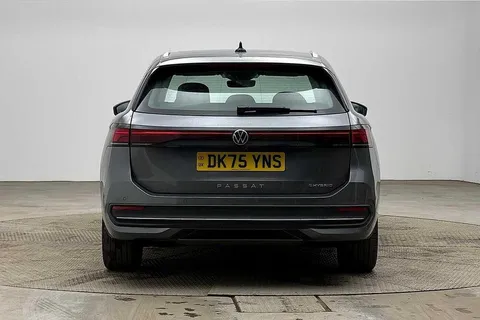 DK75YNS Volkswagen Passat 1.5 TSI eHybrid Life 5dr DSG ⭐Folding tow bar⭐ Thumbnail #9