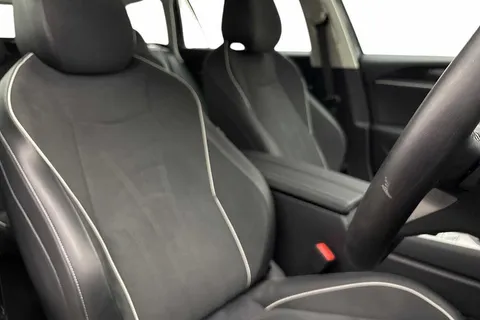 DK75YNS Volkswagen Passat 1.5 TSI eHybrid Life 5dr DSG ⭐Folding tow bar⭐ Thumbnail #11