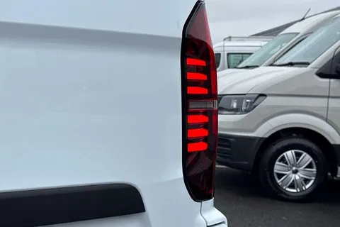 BG25EFB Volkswagen Transporter Commerce Plus 2.0 TDI 110 PS 6sp Manual Thumbnail #35