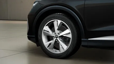  Audi Q4 e-tron 40 S line SUV 5dr Electric Auto 63kWh (204 ps) Thumbnail #4