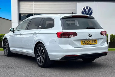 DE22UUG Volkswagen Passat 1.5 TSI EVO SEL 5dr DSG Thumbnail #3