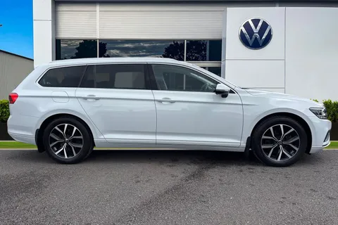 DE22UUG Volkswagen Passat 1.5 TSI EVO SEL 5dr DSG Thumbnail #4