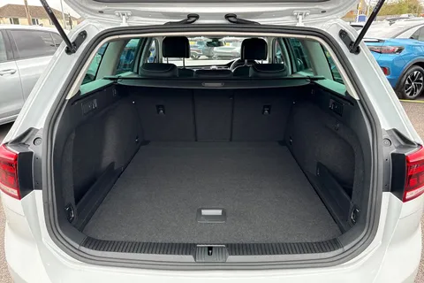 DE22UUG Volkswagen Passat 1.5 TSI EVO SEL 5dr DSG Thumbnail #8