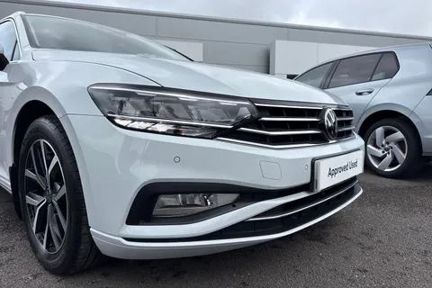 DE22UUG Volkswagen Passat 1.5 TSI EVO SEL 5dr DSG Thumbnail #10