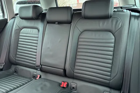 DE22UUG Volkswagen Passat 1.5 TSI EVO SEL 5dr DSG Thumbnail #20