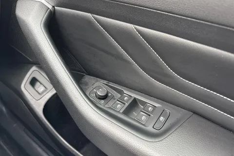 DE22UUG Volkswagen Passat 1.5 TSI EVO SEL 5dr DSG Thumbnail #22