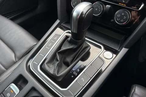 DE22UUG Volkswagen Passat 1.5 TSI EVO SEL 5dr DSG Thumbnail #24