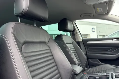 DE22UUG Volkswagen Passat 1.5 TSI EVO SEL 5dr DSG Thumbnail #25
