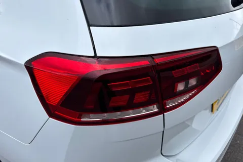 DE22UUG Volkswagen Passat 1.5 TSI EVO SEL 5dr DSG Thumbnail #26