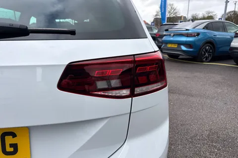 DE22UUG Volkswagen Passat 1.5 TSI EVO SEL 5dr DSG Thumbnail #27