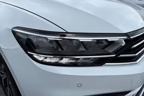 DE22UUG Volkswagen Passat 1.5 TSI EVO SEL 5dr DSG Thumbnail #30