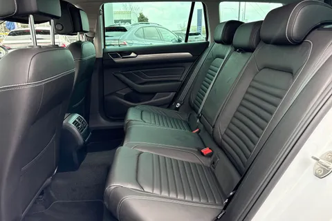 DE22UUG Volkswagen Passat 1.5 TSI EVO SEL 5dr DSG Thumbnail #34