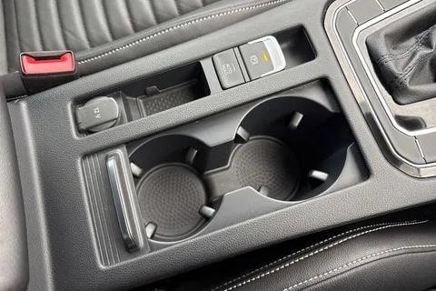 DE22UUG Volkswagen Passat 1.5 TSI EVO SEL 5dr DSG Thumbnail #40