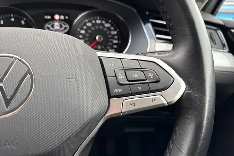 DE22UUG Volkswagen Passat 1.5 TSI EVO SEL 5dr DSG Thumbnail #44
