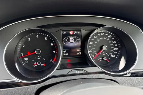 DE22UUG Volkswagen Passat 1.5 TSI EVO SEL 5dr DSG Thumbnail #45