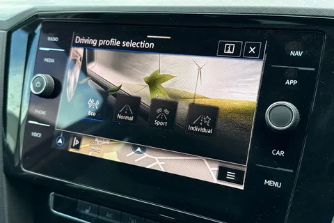 DE22UUG Volkswagen Passat 1.5 TSI EVO SEL 5dr DSG Thumbnail #47