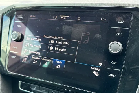 DE22UUG Volkswagen Passat 1.5 TSI EVO SEL 5dr DSG Thumbnail #49