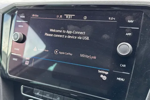 DE22UUG Volkswagen Passat 1.5 TSI EVO SEL 5dr DSG Thumbnail #51