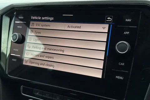 DE22UUG Volkswagen Passat 1.5 TSI EVO SEL 5dr DSG Thumbnail #53