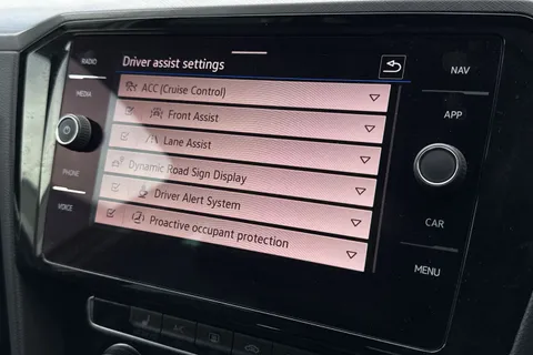 DE22UUG Volkswagen Passat 1.5 TSI EVO SEL 5dr DSG Thumbnail #54