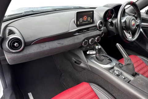 WD67MZG Abarth 124 Spider 1.4 MultiAir Auto Euro 6 2dr Thumbnail #17