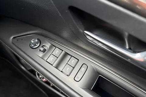 EX71XDC PEUGEOT 3008 1.2 PureTech GT Premium EAT Euro 6 (s/s) 5dr Thumbnail #46