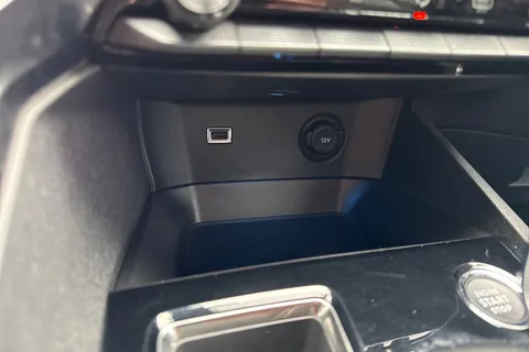 EX71XDC PEUGEOT 3008 1.2 PureTech GT Premium EAT Euro 6 (s/s) 5dr Thumbnail #58