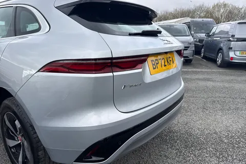 BP72KFA Jaguar F-Pace 2.0 D200 MHEV R-Dynamic S Auto AWD Euro 6 (s/s) 5dr Thumbnail #9