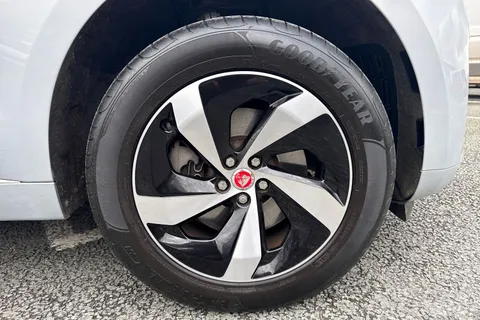 BP72KFA Jaguar F-Pace 2.0 D200 MHEV R-Dynamic S Auto AWD Euro 6 (s/s) 5dr Thumbnail #11