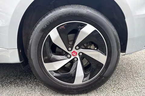 BP72KFA Jaguar F-Pace 2.0 D200 MHEV R-Dynamic S Auto AWD Euro 6 (s/s) 5dr Thumbnail #12