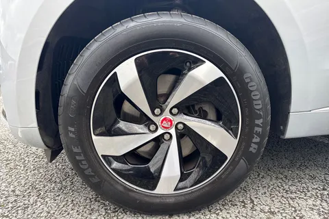 BP72KFA Jaguar F-Pace 2.0 D200 MHEV R-Dynamic S Auto AWD Euro 6 (s/s) 5dr Thumbnail #13