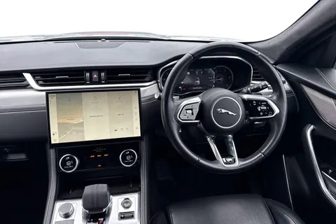 BP72KFA Jaguar F-Pace 2.0 D200 MHEV R-Dynamic S Auto AWD Euro 6 (s/s) 5dr Thumbnail #19