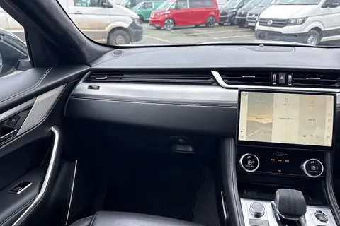 BP72KFA Jaguar F-Pace 2.0 D200 MHEV R-Dynamic S Auto AWD Euro 6 (s/s) 5dr Thumbnail #21