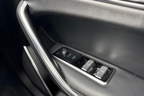 BP72KFA Jaguar F-Pace 2.0 D200 MHEV R-Dynamic S Auto AWD Euro 6 (s/s) 5dr Thumbnail #22