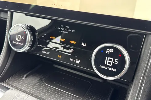 BP72KFA Jaguar F-Pace 2.0 D200 MHEV R-Dynamic S Auto AWD Euro 6 (s/s) 5dr Thumbnail #23