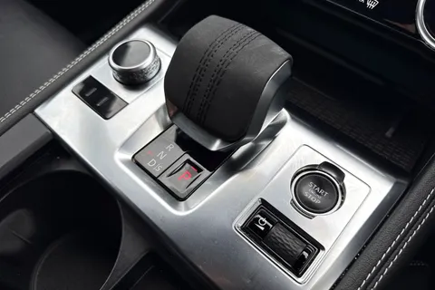 BP72KFA Jaguar F-Pace 2.0 D200 MHEV R-Dynamic S Auto AWD Euro 6 (s/s) 5dr Thumbnail #24