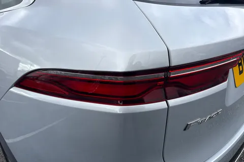 BP72KFA Jaguar F-Pace 2.0 D200 MHEV R-Dynamic S Auto AWD Euro 6 (s/s) 5dr Thumbnail #26