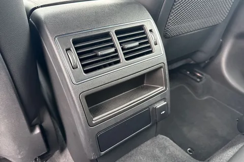 BP72KFA Jaguar F-Pace 2.0 D200 MHEV R-Dynamic S Auto AWD Euro 6 (s/s) 5dr Thumbnail #38