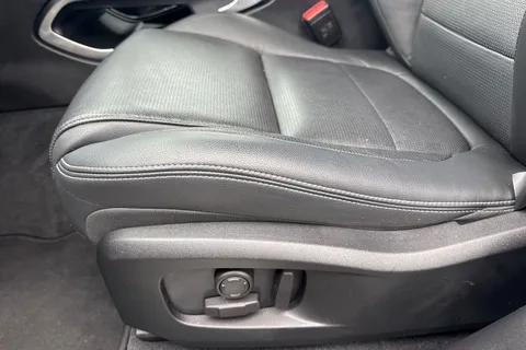 BP72KFA Jaguar F-Pace 2.0 D200 MHEV R-Dynamic S Auto AWD Euro 6 (s/s) 5dr Thumbnail #40