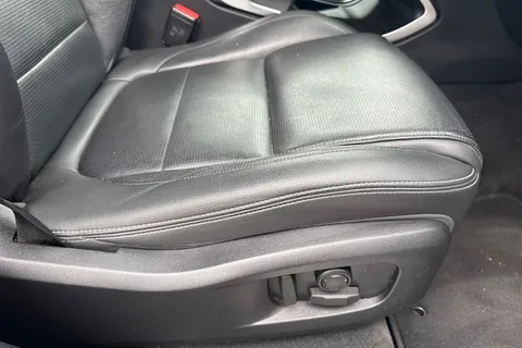 BP72KFA Jaguar F-Pace 2.0 D200 MHEV R-Dynamic S Auto AWD Euro 6 (s/s) 5dr Thumbnail #41