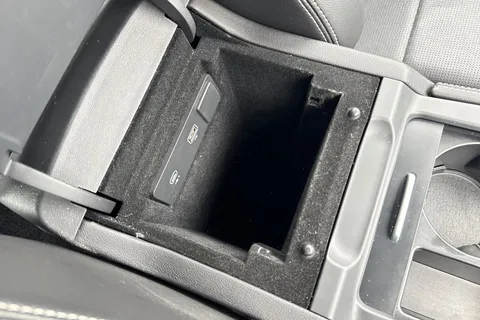 BP72KFA Jaguar F-Pace 2.0 D200 MHEV R-Dynamic S Auto AWD Euro 6 (s/s) 5dr Thumbnail #45