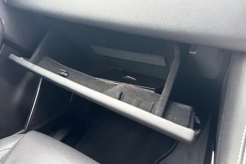 BP72KFA Jaguar F-Pace 2.0 D200 MHEV R-Dynamic S Auto AWD Euro 6 (s/s) 5dr Thumbnail #46