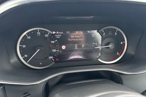 BP72KFA Jaguar F-Pace 2.0 D200 MHEV R-Dynamic S Auto AWD Euro 6 (s/s) 5dr Thumbnail #47