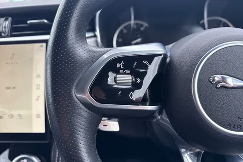 BP72KFA Jaguar F-Pace 2.0 D200 MHEV R-Dynamic S Auto AWD Euro 6 (s/s) 5dr Thumbnail #48
