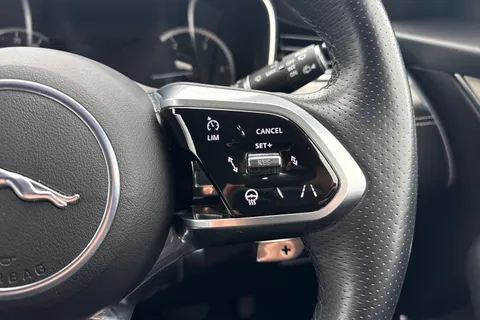 BP72KFA Jaguar F-Pace 2.0 D200 MHEV R-Dynamic S Auto AWD Euro 6 (s/s) 5dr Thumbnail #49